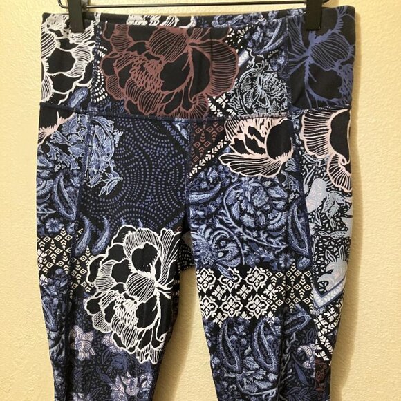 Athleta Patchwork Salutation 7/8 Tight Navy Floral Paisley Crop Leggings Medium - Picture 3 of 5